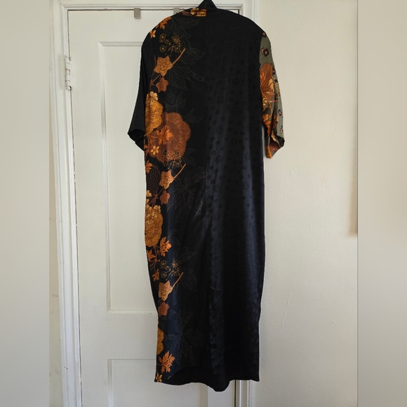CROSS FRONT SILK MAXI DRESS - Picture 5 of 8